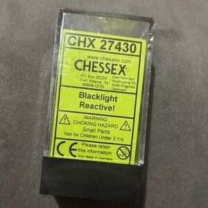 Chessex - Blacklight Reactive Dice Set
